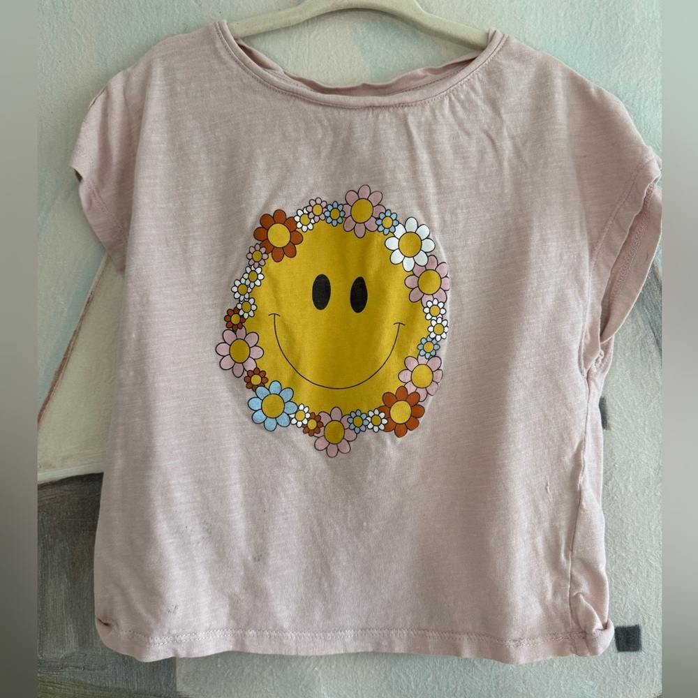 HUNDRED PIECES Pink Short Sleeved Smiley Face Tee Size 4Y